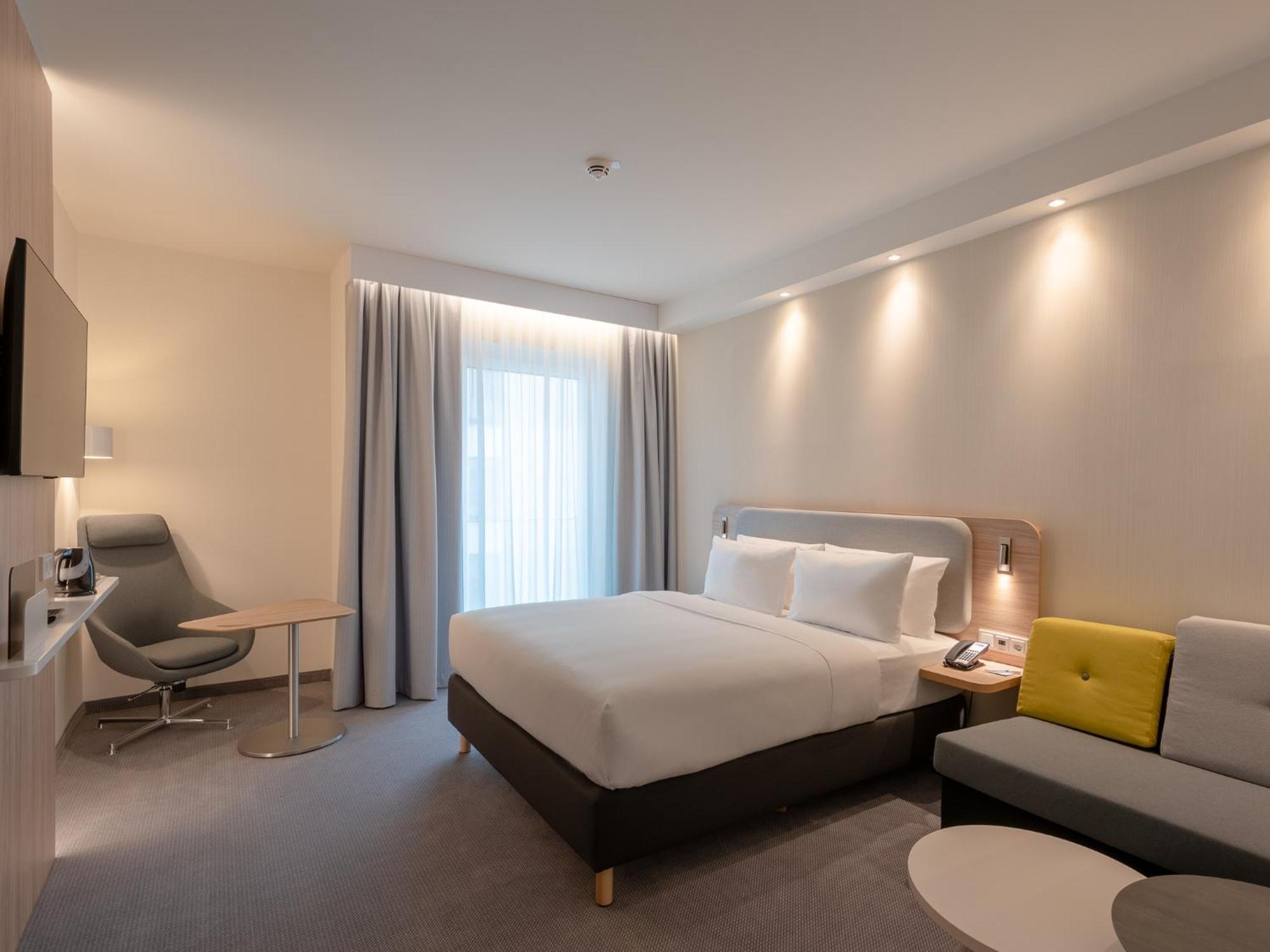 Holiday Inn Express - Munich North By Ihg Екстериор снимка